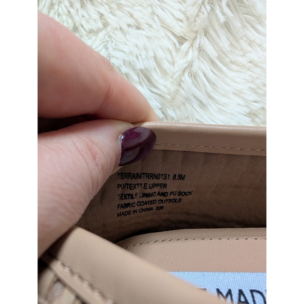 Steve Madden Beige Tan Woven Loafers Slip On with Chain Size 8.5 - Picture 4 of 7